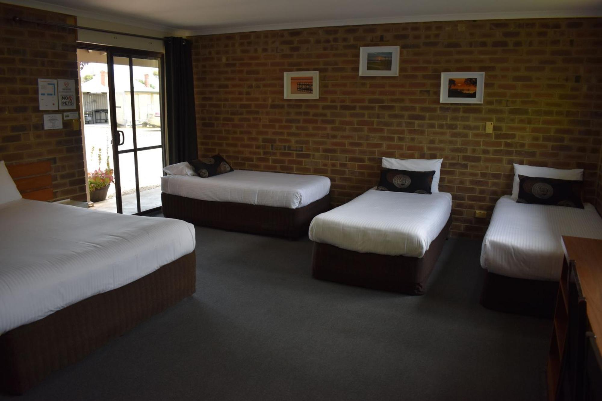Lake Albert Motel 매닌지 외부 사진
