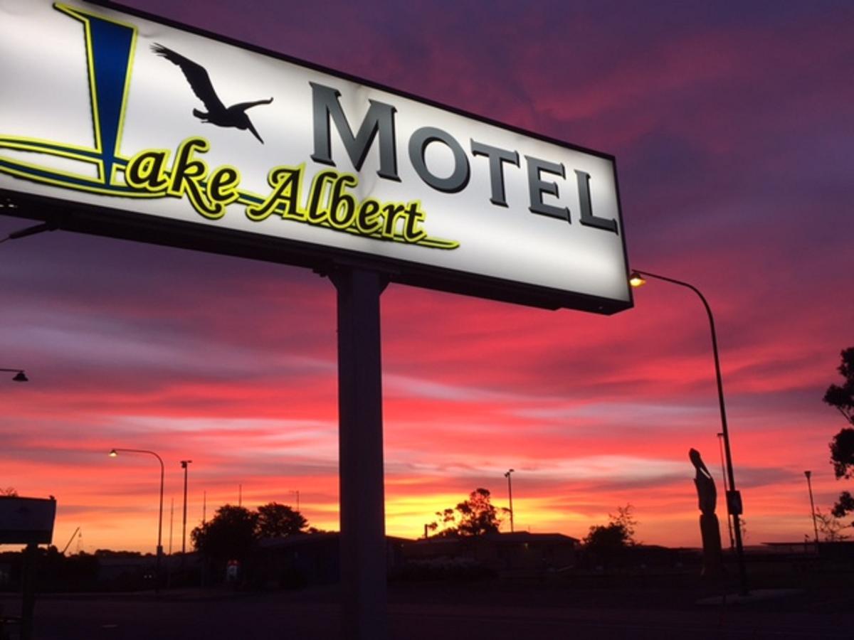 Lake Albert Motel 매닌지 외부 사진