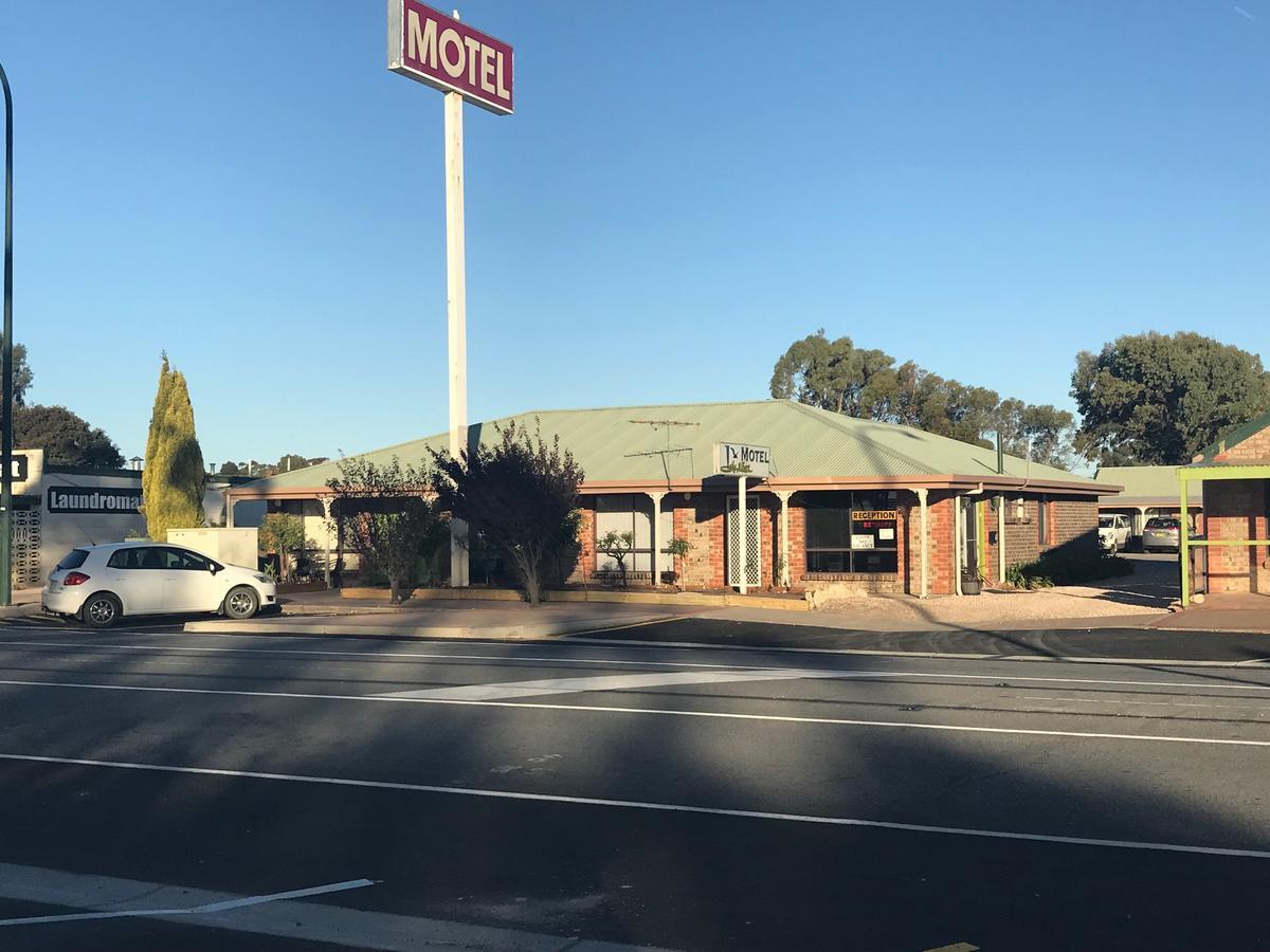Lake Albert Motel 매닌지 외부 사진