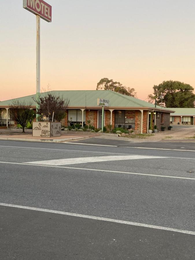 Lake Albert Motel 매닌지 외부 사진