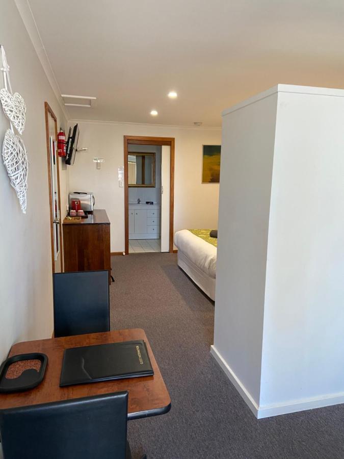 Lake Albert Motel 매닌지 외부 사진